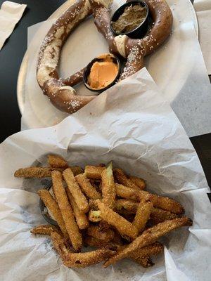 Jumbo Hot Pretzel, veggie fries