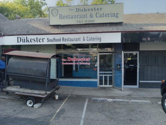 Main entrance of the carryout