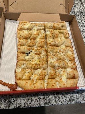 16 Pieces Garlic Cheesy Bread