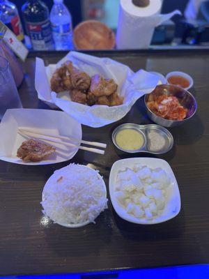 naked fried chicks with sauce on side.