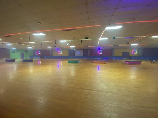 Skating floor