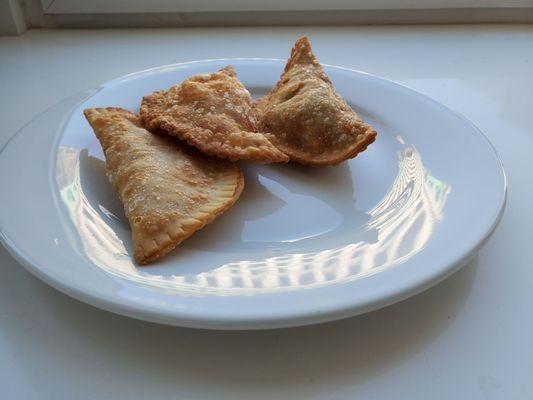 Empanadas (Camarones, Res y Pollo)