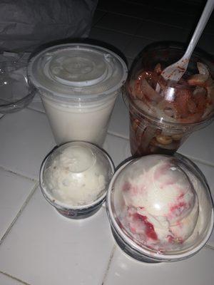 Aguas Frescas, nieve de coco y fresas