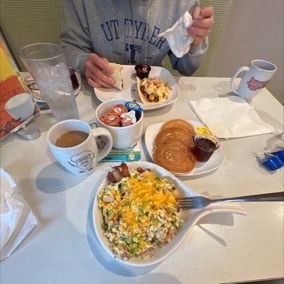 Farmers Skillet and the Chorizo Breakfast Tacos. Nothing bad but nothing too impressive.