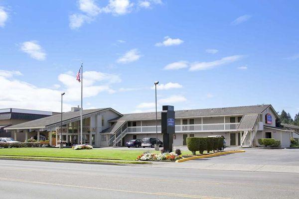 Welcome to Howard Johnson Inn & Suites Tacoma Near McChord AFB