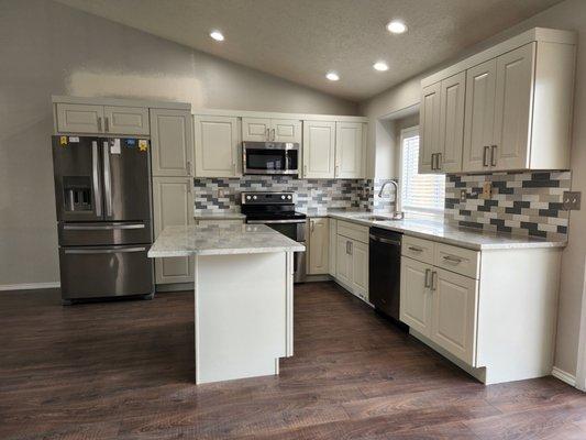 New Kitchen, 30" uppers in off white.
Meridian, ID