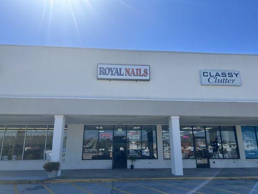 Welcome to Royal Nails & Spa. Now under new owner, new management. We are upgrading our. Thank you for coming."