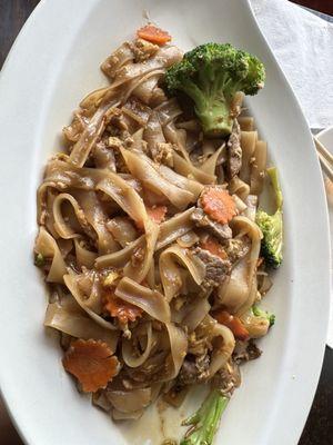 Pad sew noodles with beef