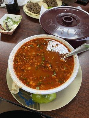 Menudo con tortilla hecha a mano