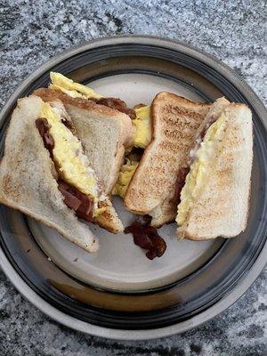 2 bacon egg cheese on toast