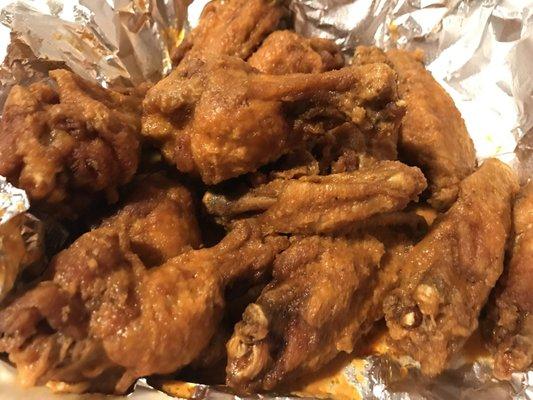 Medium wings, cooked crispy