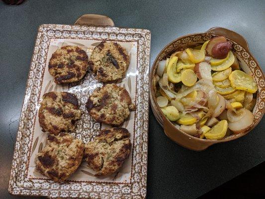 Fresh crab cakes & fresh veggies, potatoes.