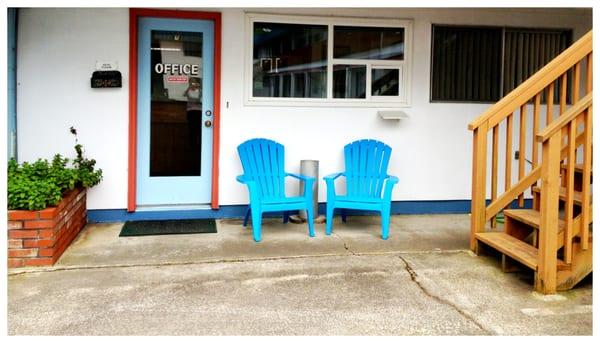 Heidi's Inn Ilwaco Lobby Entry