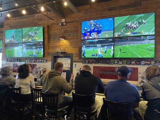 Lots of tvs, multiple games. Large bar