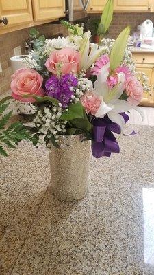 Floral arrangment for a table top for my mom's birthday.