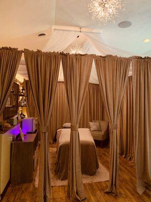 Enjoy an Amazing Facial with our wonderful aesthetician in this beautiful room