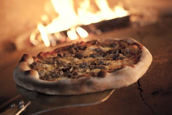 salsiccia pizza in the wood oven