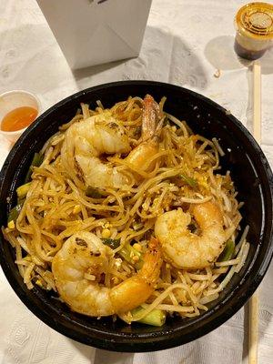 Pad Thai with large shrimp