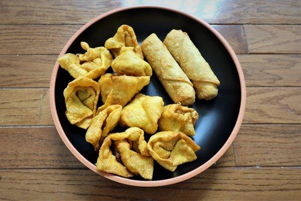 Pork egg rolls (didn't taste any pork, just veggie), fried wonton - ok.