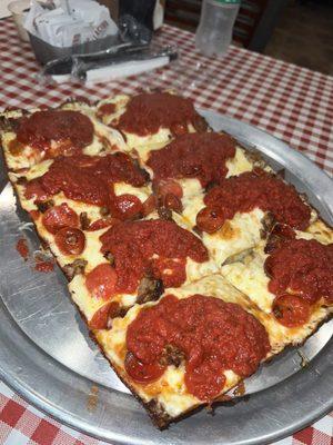 CUP-N-COMB DETROIT STYLE PIZZA