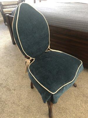 Slipper chair in velvet slipcover