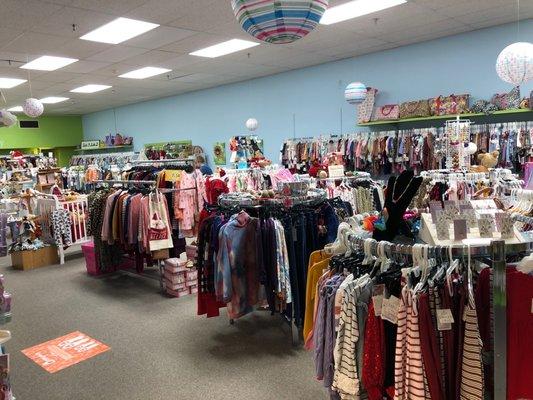 Large selection of cute toddler clothes!!