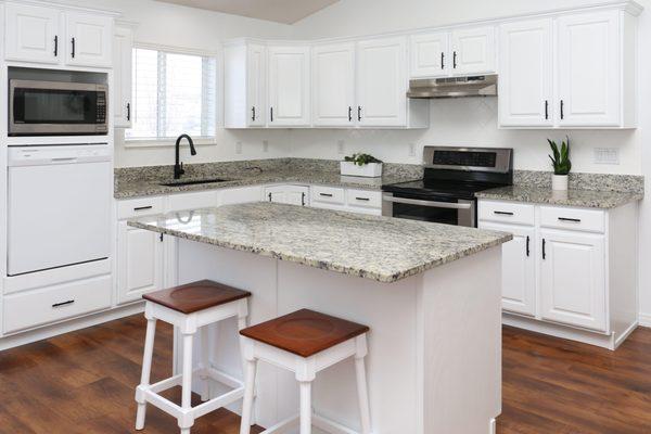 Kitchen after white cabinet painting