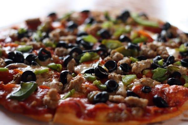 Green pepper/black olive pizza.