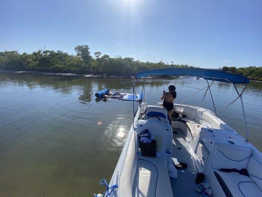 21' boat rental with watermat