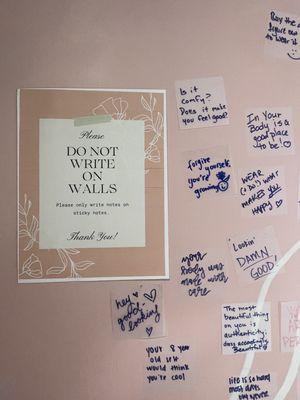 Dressing room - positive notes on the wall