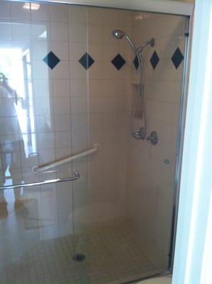 1/4 glass sliding frameless shower enclosure