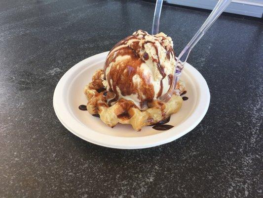 Waffle with Speculoos Ice Cream and Chocolate Sauce