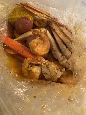 1/2 pound Snow Crab Legs and Shrimp No Head Combo