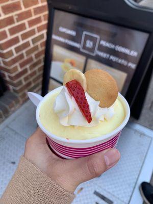 We got the Strawberry Banana Pudding. The inside also has strawberry jams layer, just the right amount of sweetness