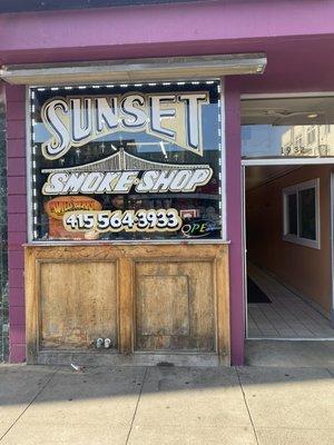 Sunset Gallery, AKA Sunset Smoke Shop