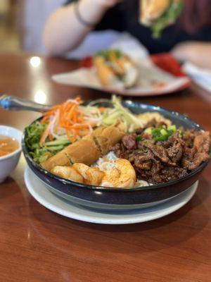 Vermicelli w/Grilled Pork, Shrimp & Egg Roll