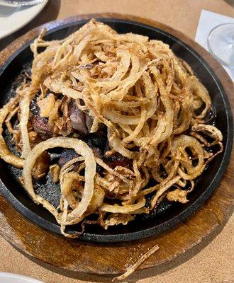 Steak with onion strings