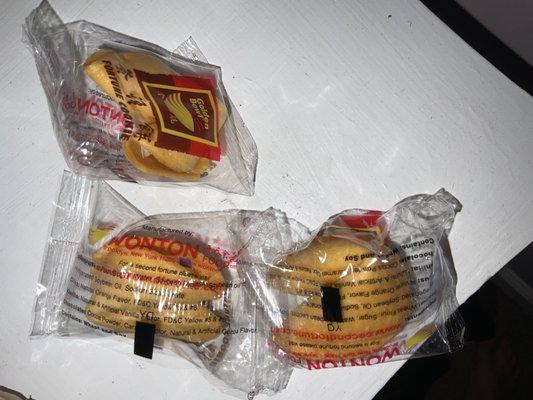 Fortune cookies (complementary)