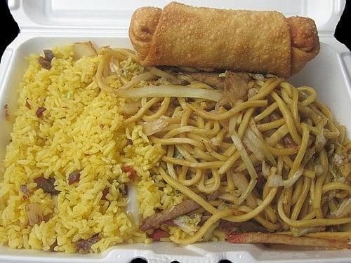 L27 Pork Lo Mein Lunch Special and Egg Roll (ala carte)