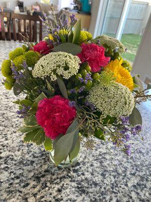 Beautiful arrangement to brighten my day!