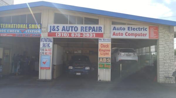 Pic of store getting my brakes changed!