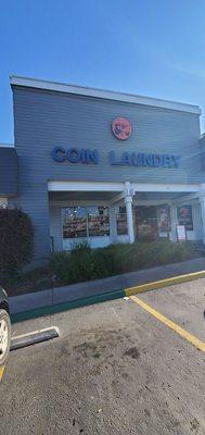 Main entrance to my favorite laundromat in the University Heights area.