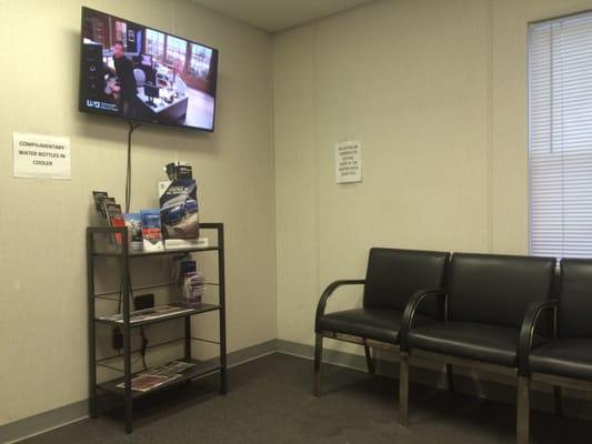 Waiting area 
 Comfortable seating
 Cable TV
 Free wifi
 Free bottled water