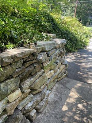 Natural stone retaining wall