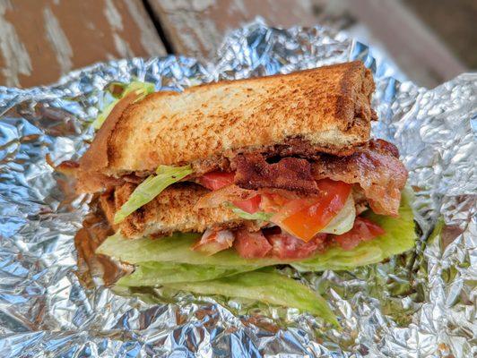 Bacon, Lettuce, and Tomato Sandwich | Instagram: @telephonesmoothie