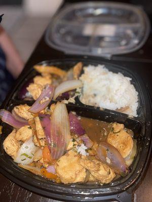 Pollo saltado