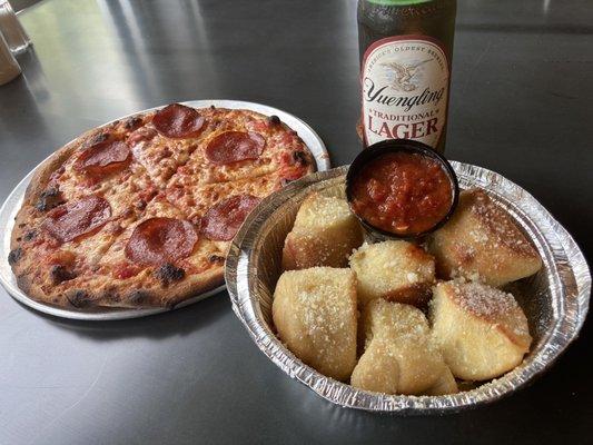 Personal pizza and Garlic knots