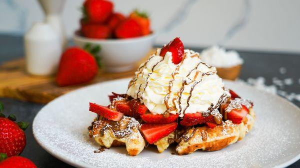 *OUR BESTSELLER* The house! Fresh Liege waffle, Nutella, Cookie butter, fresh cut strawberries, house-made whipped cream