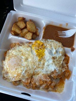 Chilaquiles en sala roja con papas I frijoles.