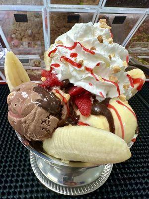 Ice cream sundae! Build your own! #dessert #cafe #icecream